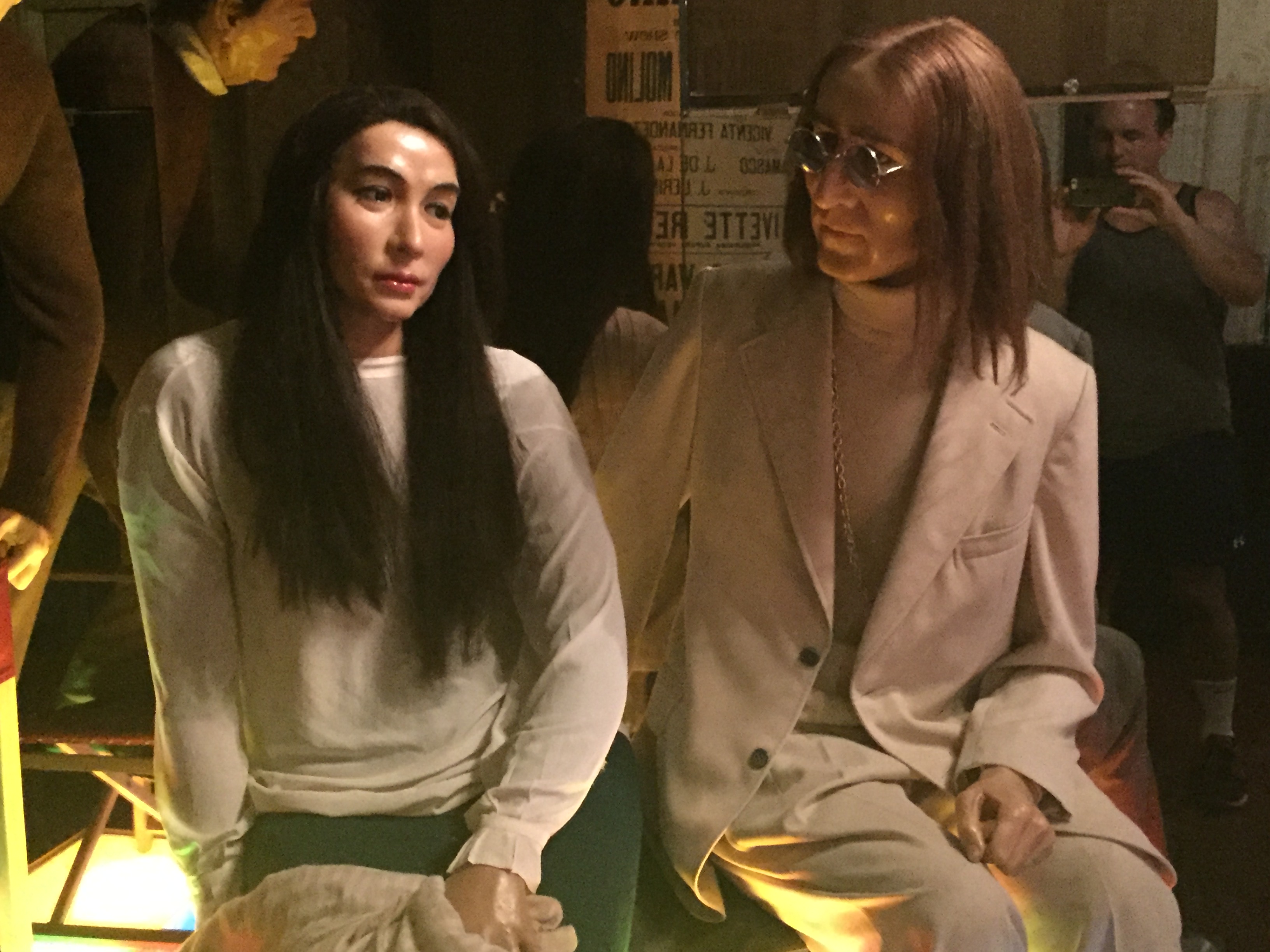 Museu de Cera- John Lennon and Yoko Ono.