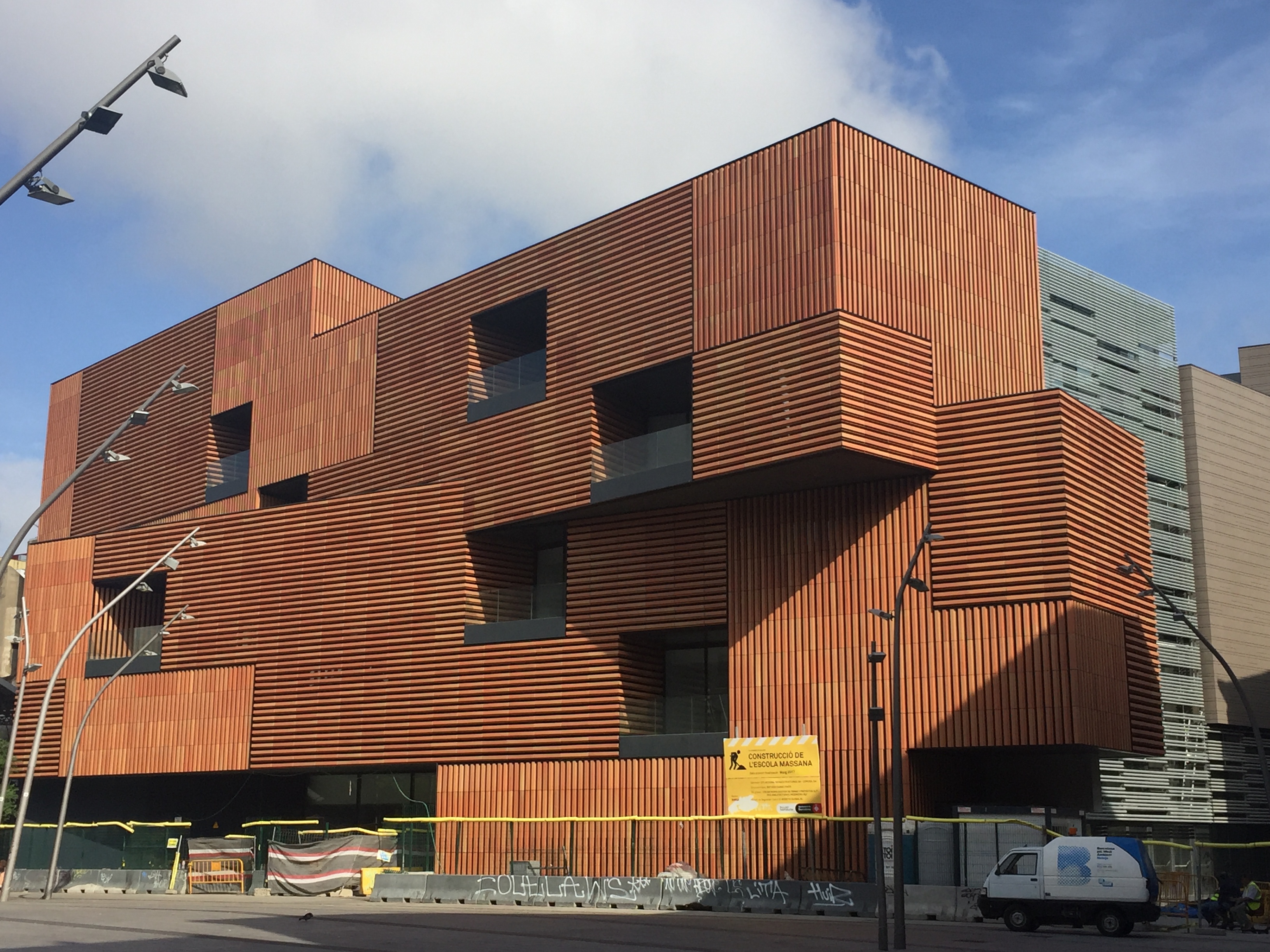 Although Barcelona is known for its many buildings that feature fine architectural detail, there are also contemporary structures that emphasize straight lines, instead of curves, arches, and Gothic highlights.